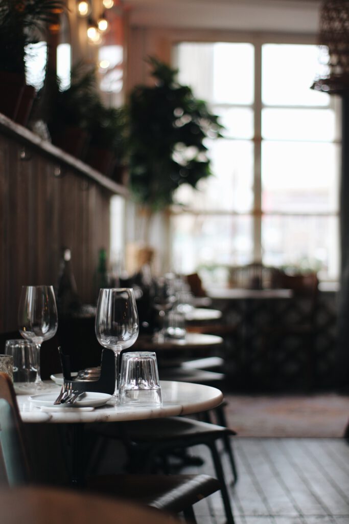 The Joy of Socials restaurant gedekte tafels